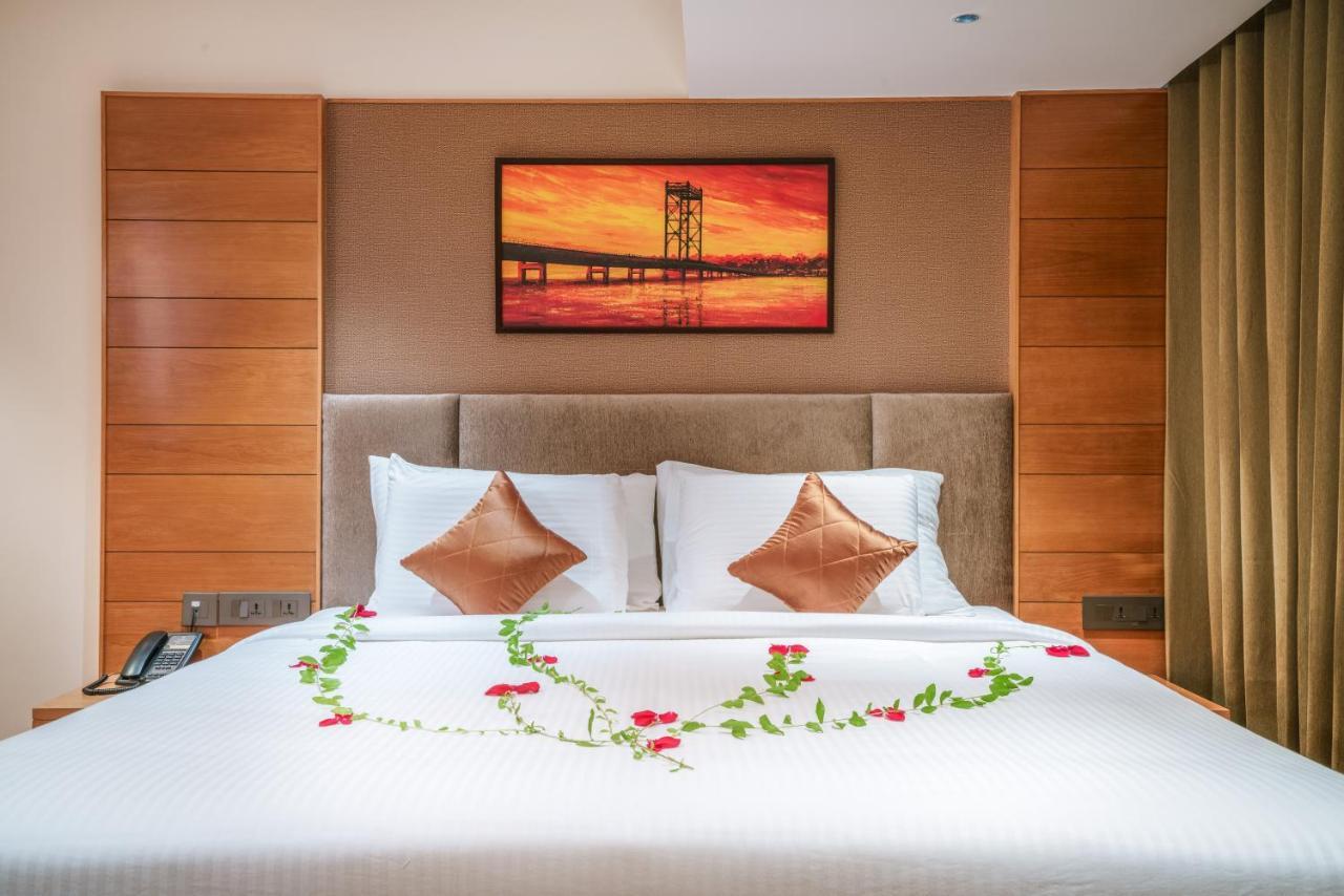 Townbridge Hotels & Suites Kochi Dış mekan fotoğraf