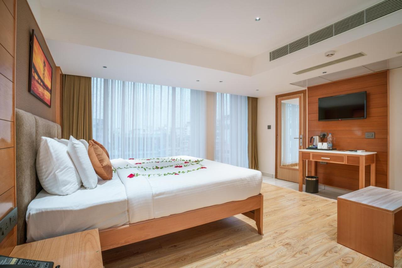 Townbridge Hotels & Suites Kochi Dış mekan fotoğraf